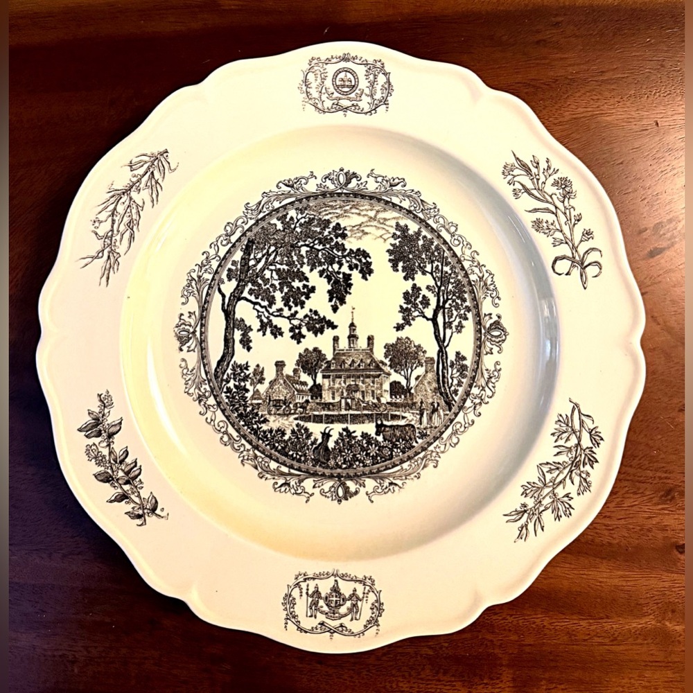 🩵 Wedgwood “The Governor’s Palace” 10” Collectible Plate